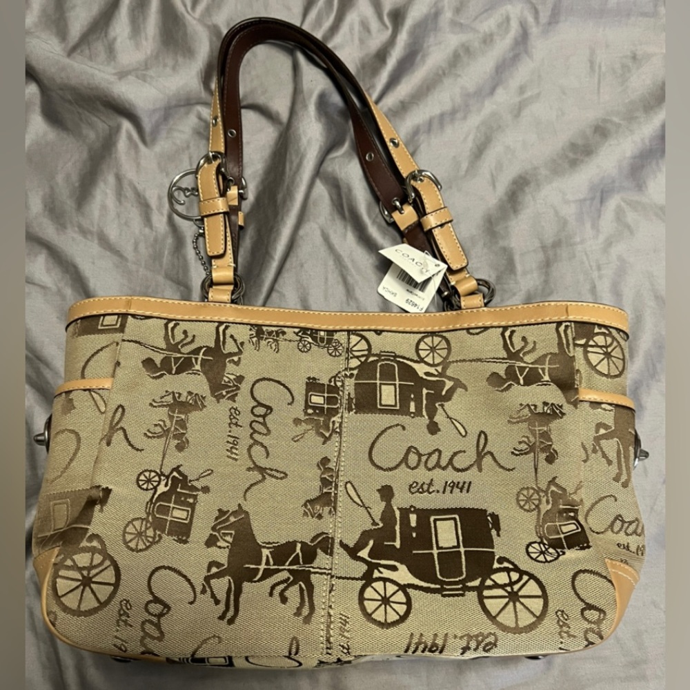 Coach purse - Picture 2 of 7
